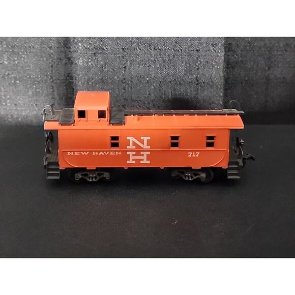 HO SCALE NEW HAVEN 717 CABOOSE Vintage Athearn Trains Nice Condition - Picture 4 of 5